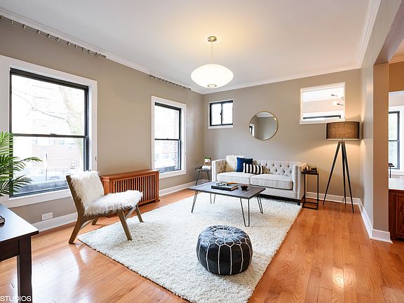 2nd image of 621 W Cornelia Ave #7