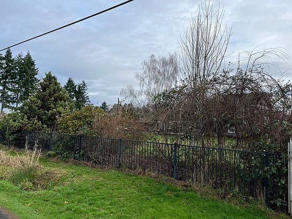 2nd image of 13711 Vickery Ave E