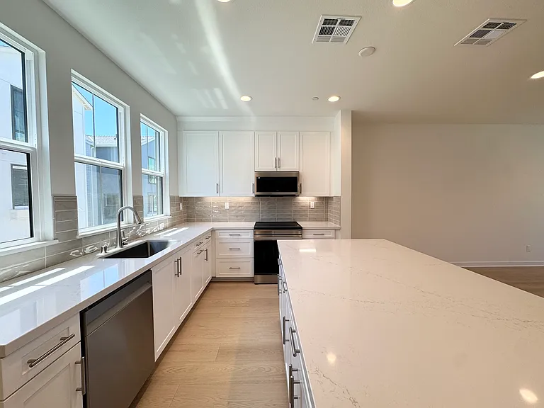 2554 Delphinium Ln — Photo 20