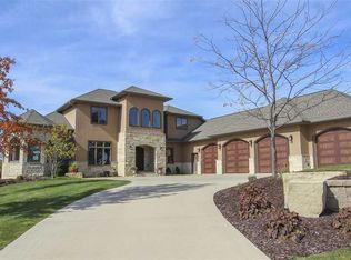 4544 William Dr, Waterloo, IA 50701