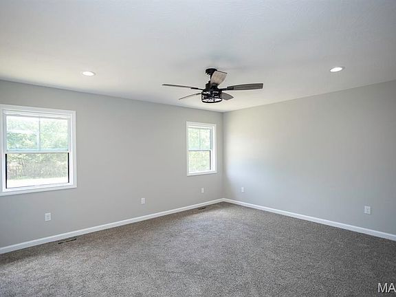 5th image of 115 Sweet Valley Cir