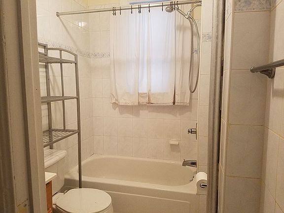 5th image of 2327 Steinway St APT 2