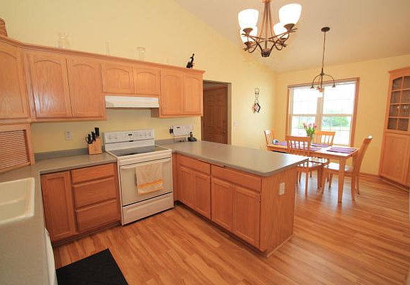 2nd image of 2806 Sandra Ln
