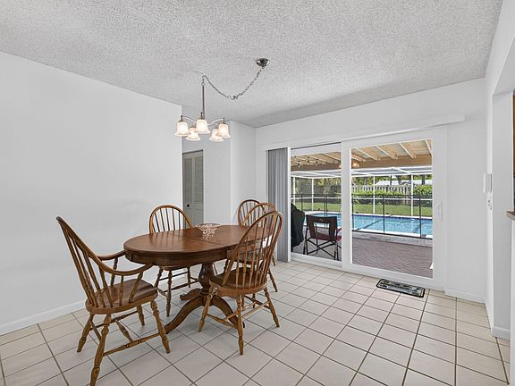 4th image of 921 SE FLAMINGO Avenue