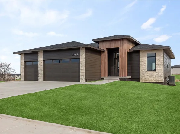 3057 NW Beechwood Dr, Grimes, IA 50111