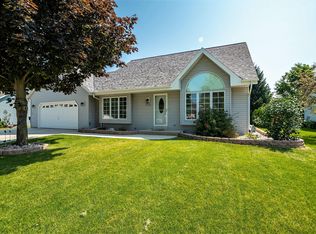 W205N17256 Colonial Ln, Jackson, WI 53037