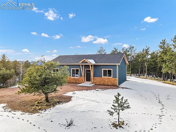 3rd image of 2627 Pikes Peak Dr