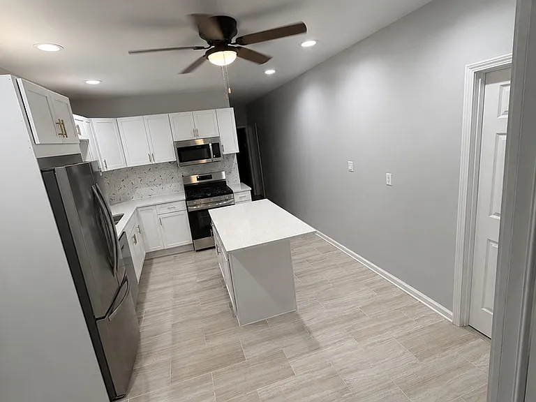8835 S Commercial Ave #1 — Photo 3
