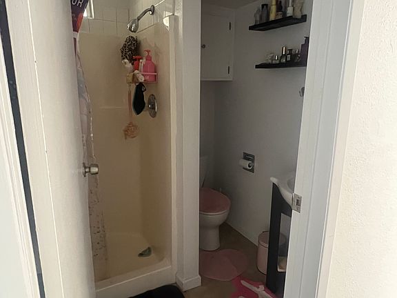 bathroom 
shower no tub