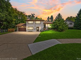 17361 W Outer Dr, Dearborn Heights, MI 48127