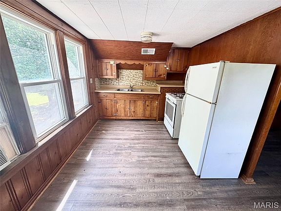 5th image of 637 N 38th St APT 3