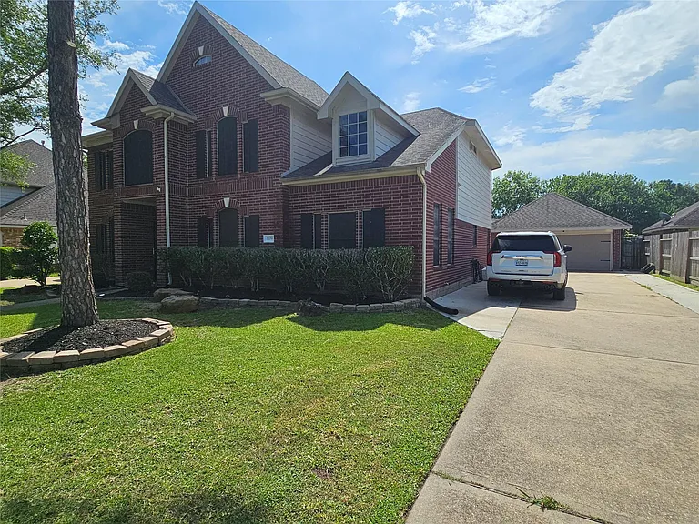 3709 Pinehurst Dr — Photo 2