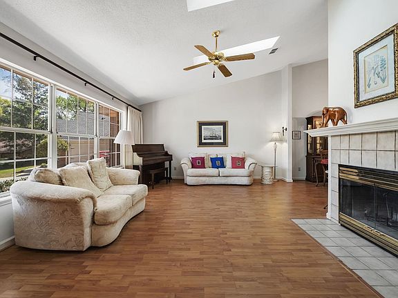 5th image of 2975 Barclay Ct