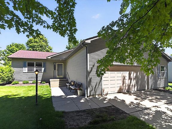 2nd image of 1340 Prairie Rose Dr