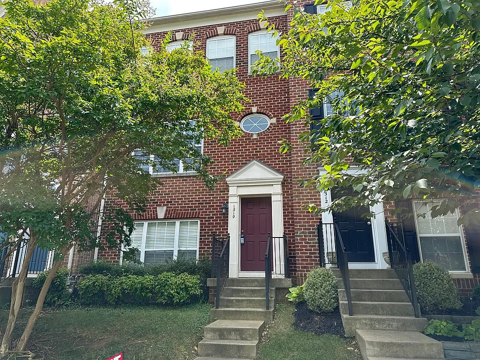 1310 Saunders Dr