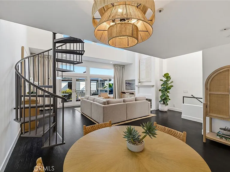 720 Manhattan Beach Blvd — Photo 18
