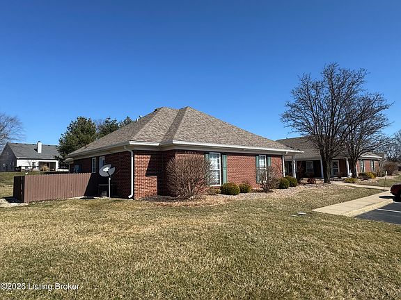 5th image of 828 Garden Pointe Dr