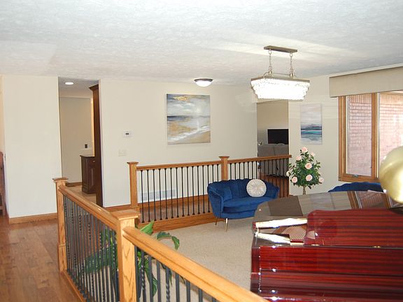 4th image of 312 Huron Dr