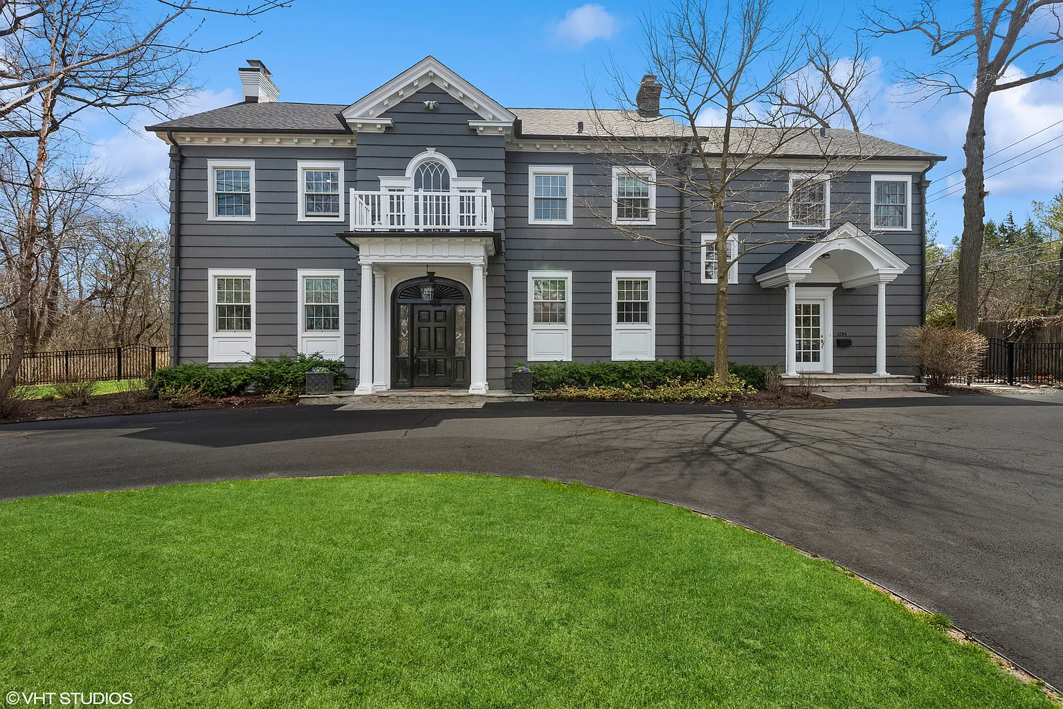 1284 N Sheridan Rd photo 1