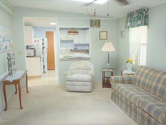 3rd image of 749 Periwinkle Cir