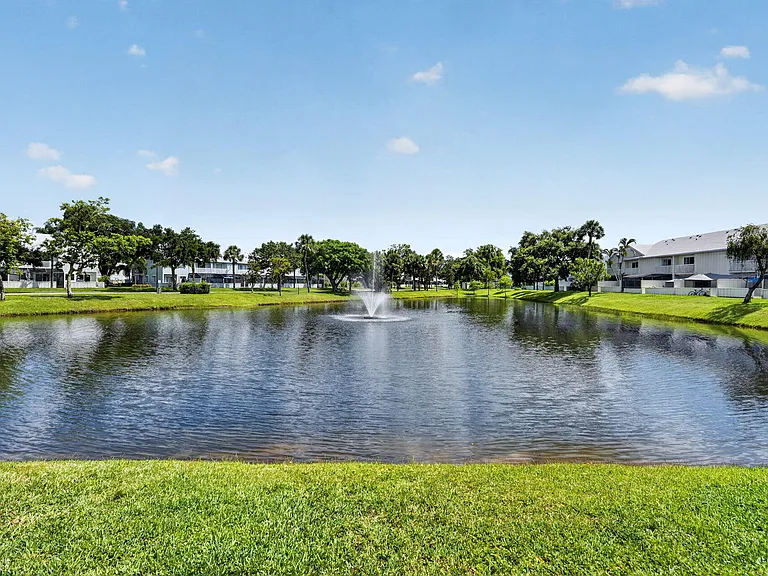 6254 Riverwalk Ln #5 — Photo 4