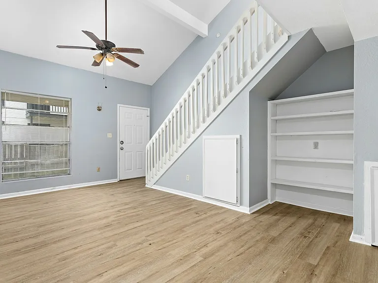 1176 Oregon Ave #2 — Photo 1