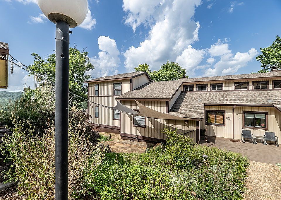 1st image of 3 White Oak Ln