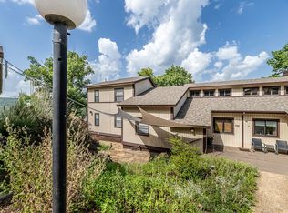 3 White Oak Ln, Holiday Island, AR 72631