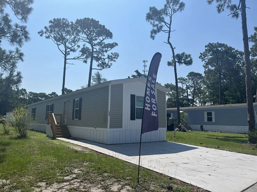 3 bed, 2.0 bath, 1143 sqft, $1,600 — Photo 1