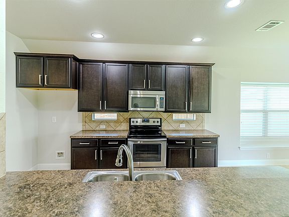 5th image of 3105 Clear Springs Dr