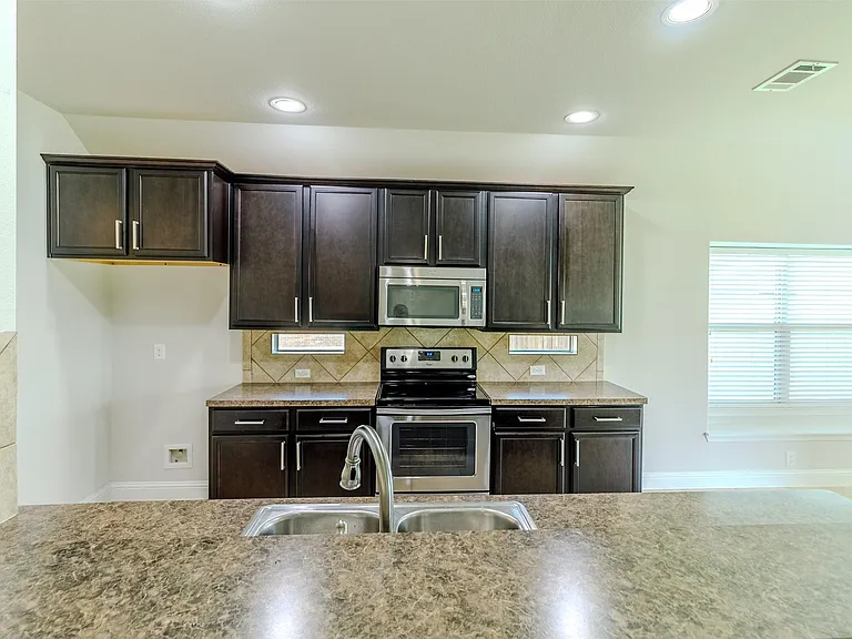 3105 Clear Springs Dr — Photo 5