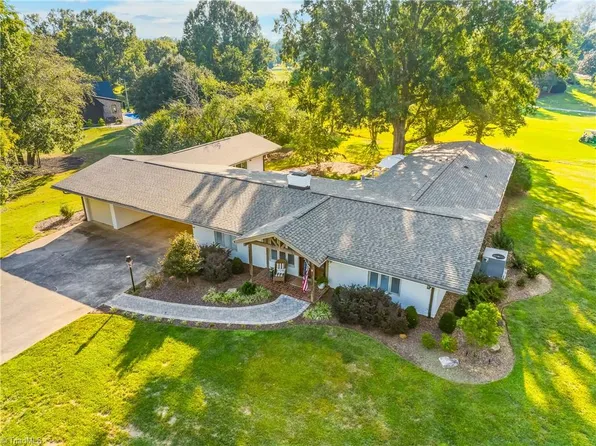 611 Burning Tree Cir, High Point, NC 27265
