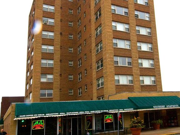2nd image of 530 W Berry St APT 810
