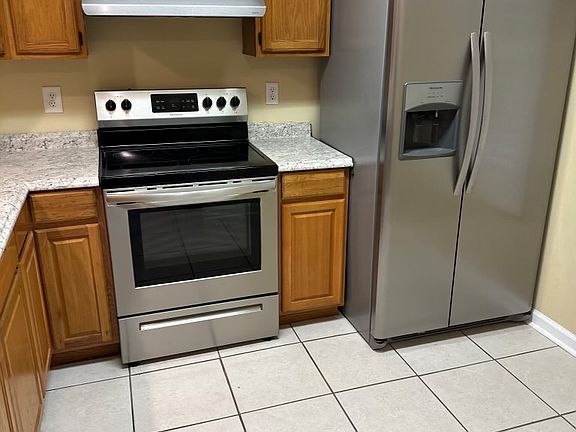 3rd image of 1663 River Rd #2