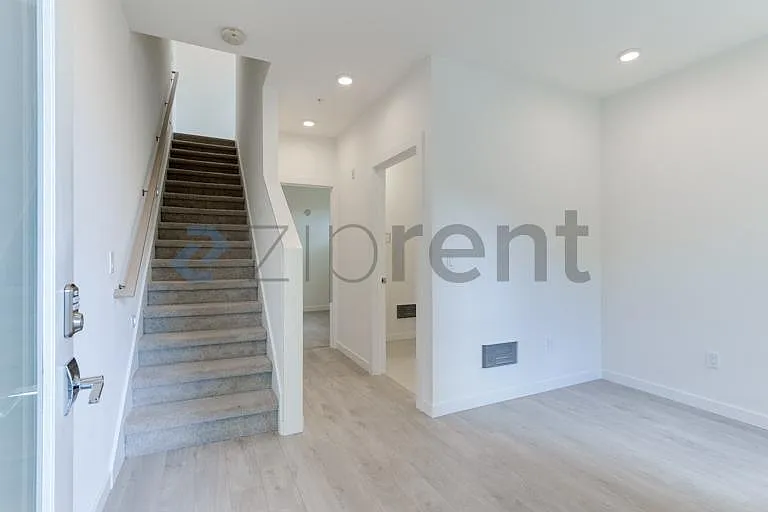 1490 NW 75th St — Photo 3