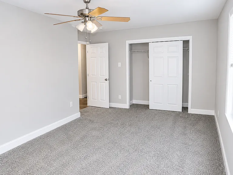 305 Linden Ln — Photo 12