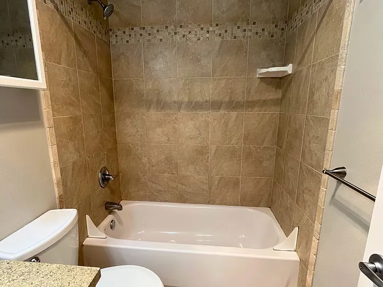 500 Jefferson St #8 — Photo 23