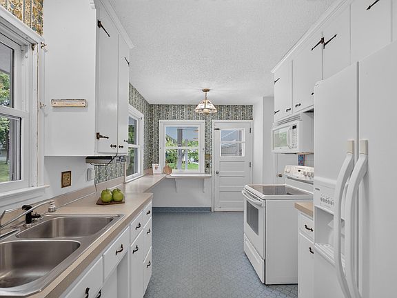5th image of 3500 W 89th St