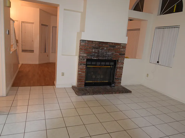 37522 Monarch St — Photo 7