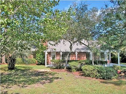 Large shaded landscaped lot