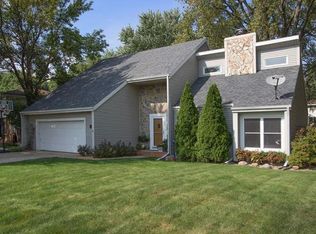 2817 Eula Dr, Urbandale, IA 50322