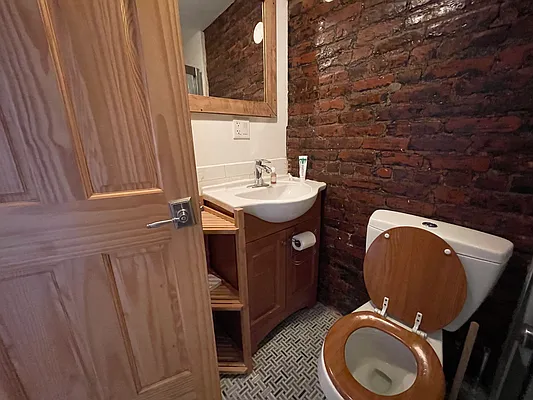 Rented by ERNY LLC | media 11
