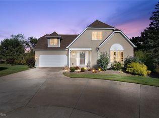 10393 N Pond Ln, Twinsburg, OH 44087