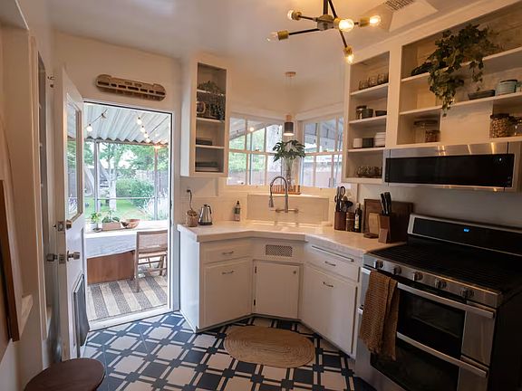 4th image of 3143 Glenmanor Pl