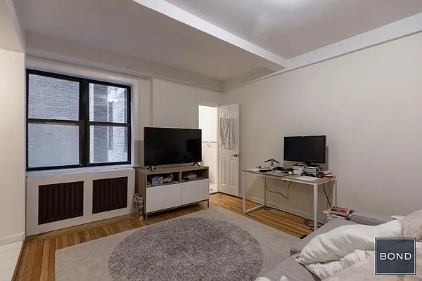 Rented by Bond New York | media 16