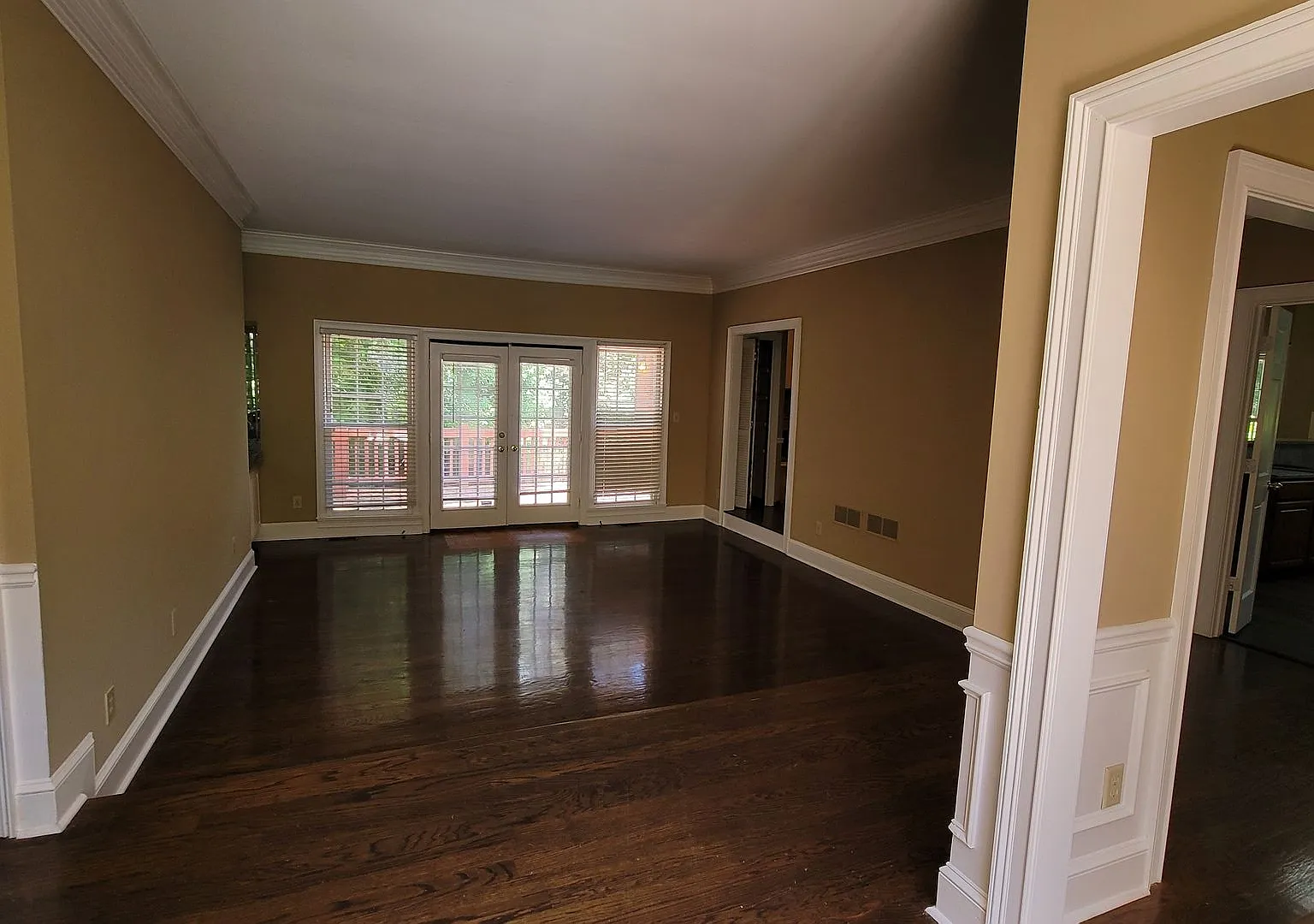 Four-Sided Brick Ranch in Johns Creek! — Photo 2