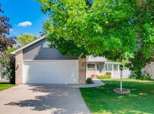 5706 Heather Ridge Dr, Shoreview, MN 55126