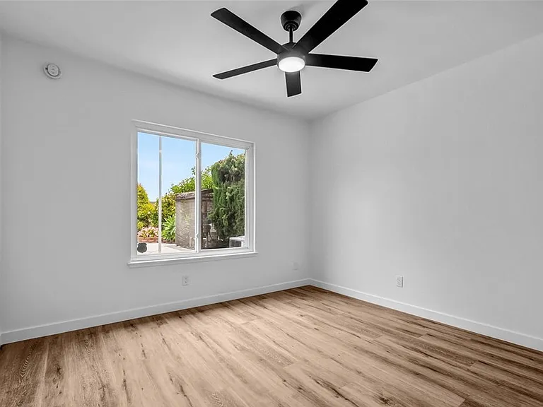16560 Elm Haven Dr — Photo 20