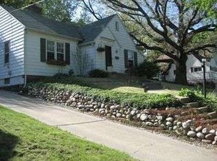 2512 Crescent Dr, Kalamazoo, MI 49001