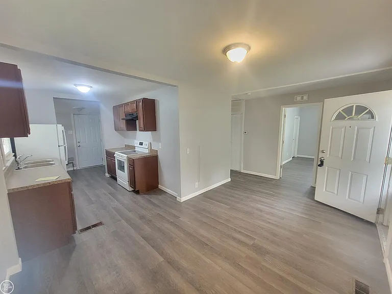 24203 Pingree Ave — Photo 6